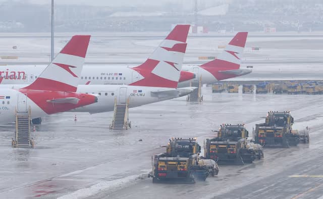 Aeroporti i Vjenës pezullon fluturimet për shkak të borës, mbi 150 fluturime të anuluara
