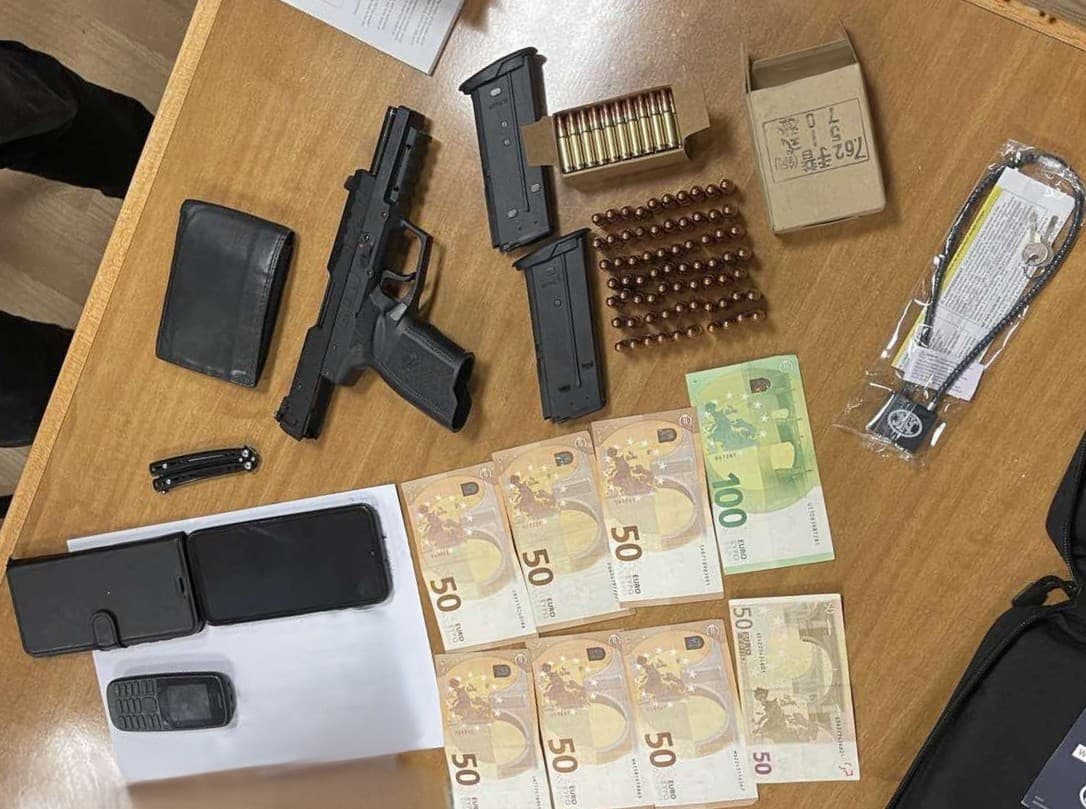 Armë dhe municion të sekuestruara në kufirin e Qafë Prushit