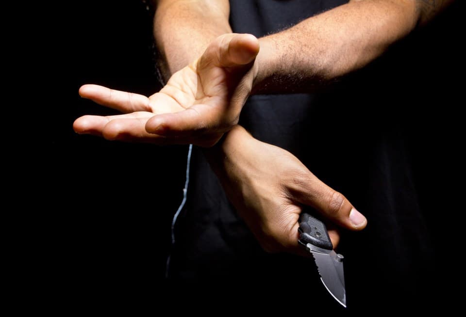 Një person i maskuar dhe nën kërcënimin e thikës dyshohet se kreu grabitje në një dyqan në Fushë-Kosovë