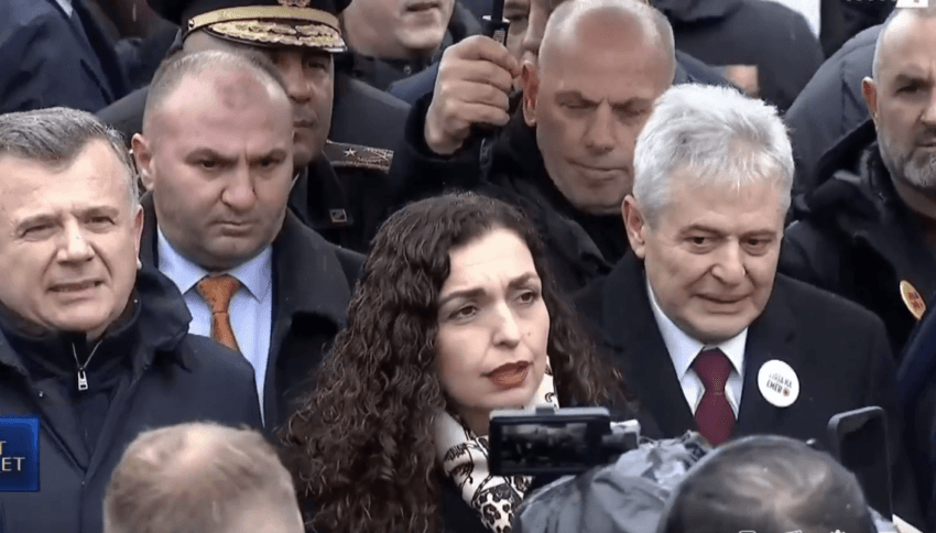 Vjosa Osmani merr pjesë në marshin “Drejtësi, jo politikë”