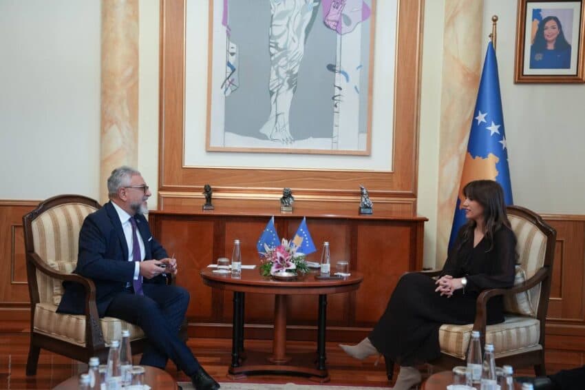 Haxhiu pret në takim Shefin e EULEX-it, diskutojnë për zhvillimet në vend