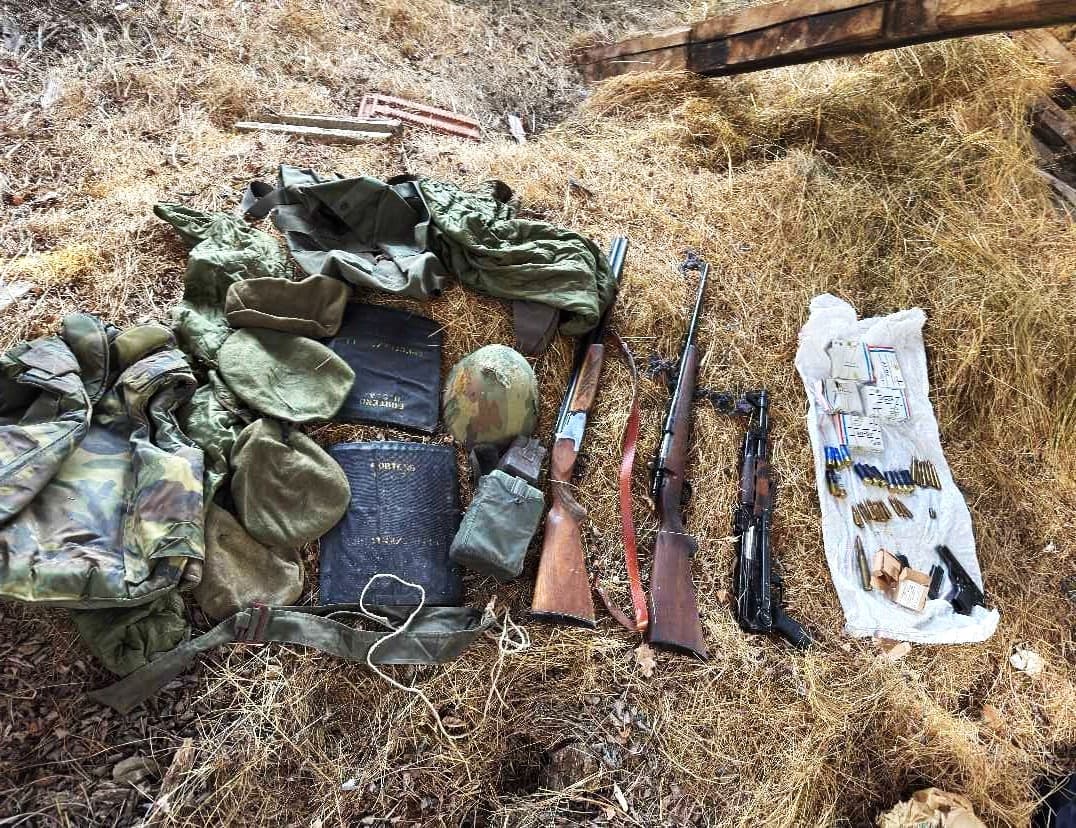 Policia gjen armë dhe municion në një shtëpi të braktisur në Leposaviq
