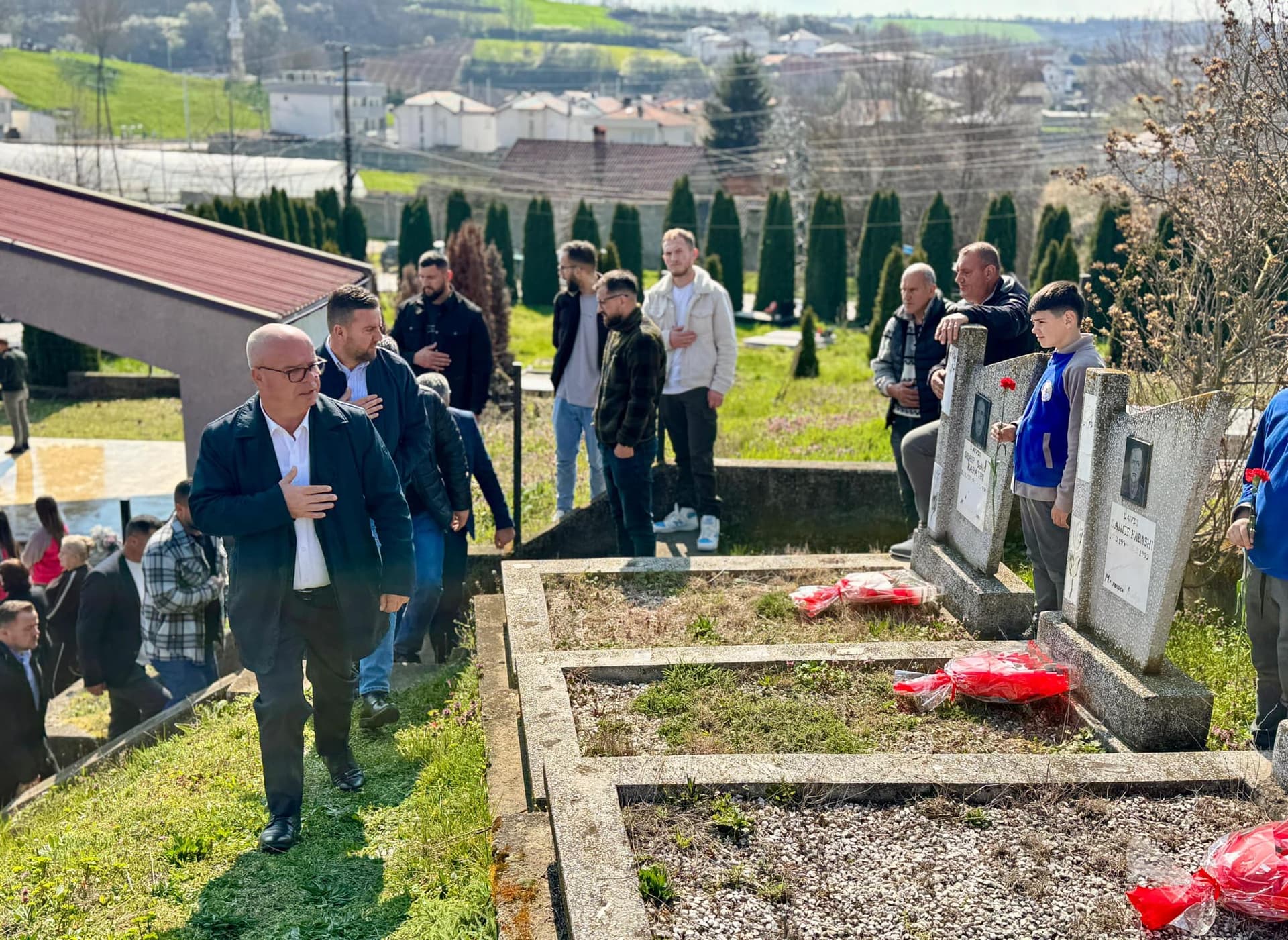 Latifi përkujton 49 martirët e Brestocit në 27-vjetorin e rënies