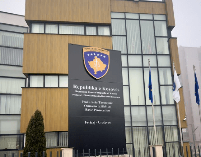 Sulmoi me thikë dy persona, ndalohet i mituri për tentim vrasjeje në Ferizaj