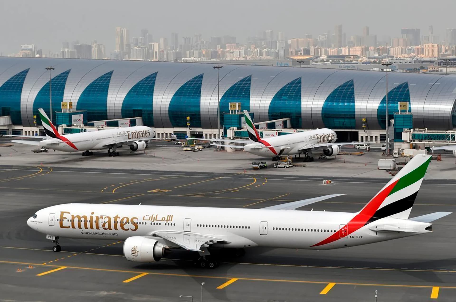 Aeroporti i Dubait nën sulm, pezullohen fluturimet