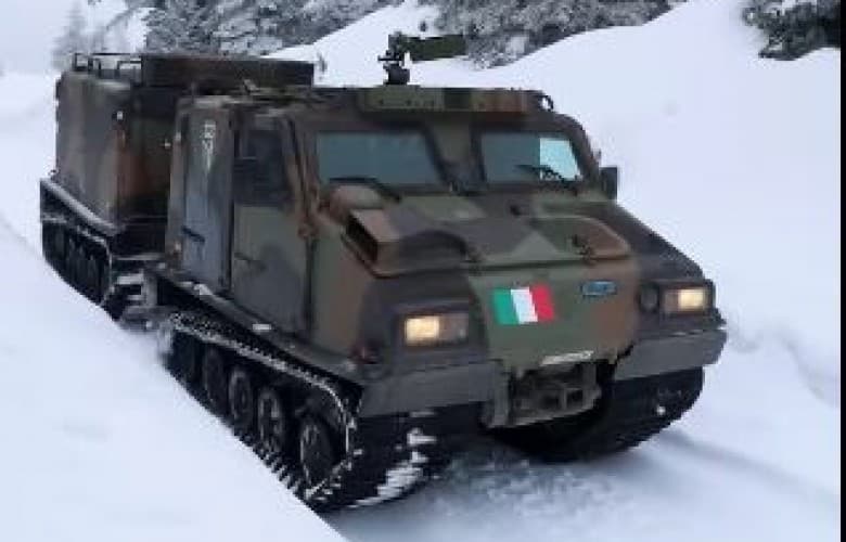 KFOR-i publikon pamjet, ushtarët italianë patrullojnë përgjatë vijës kufitare
