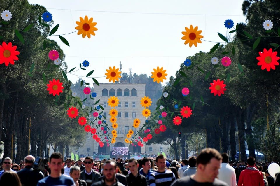 Sot festohet Dita e Verës në Shqipëri, tradita që i reziston shekujve