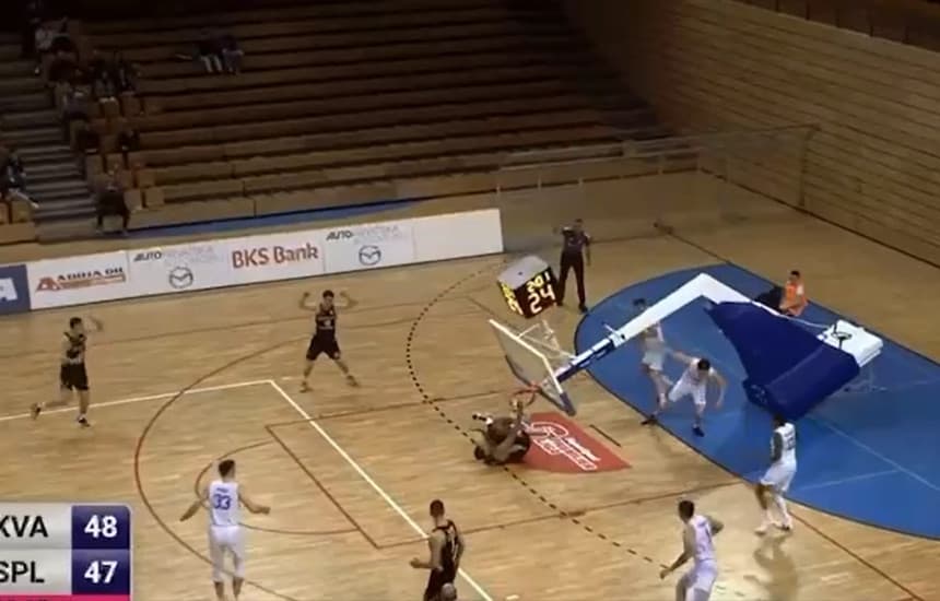Basketbollisti i Splitit shpëton mrekullisht, për pak sa nuk e zuri koshi
