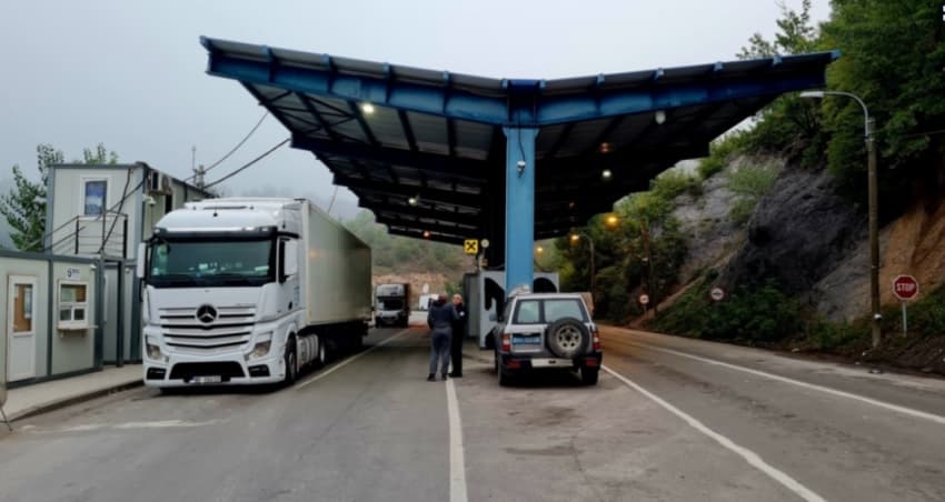 Sot mbyllet për qarkullim për dy orë pika kufitare në Jarinjë, shkak një protestë në Serbi