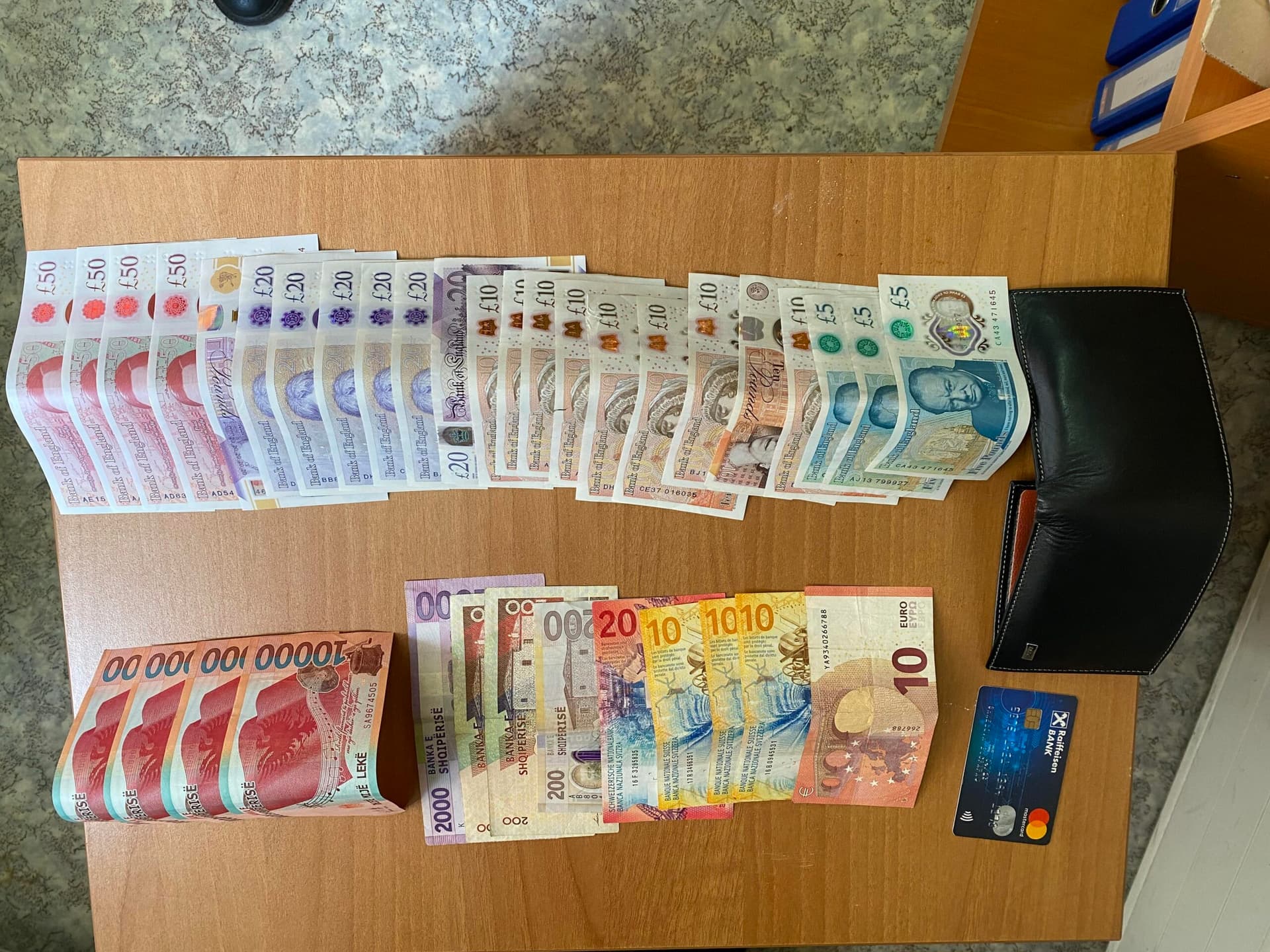 Qytetari dorëzon kuletën e gjetur me të holla në polici