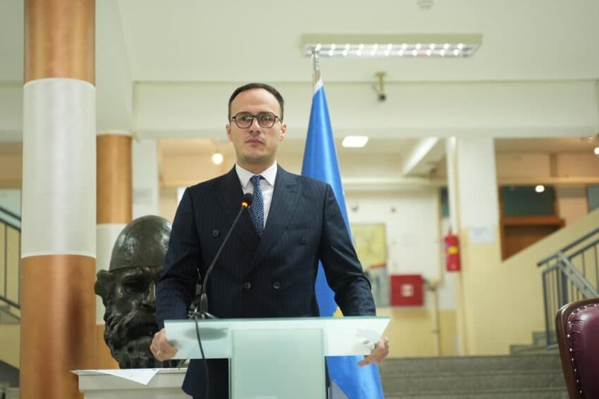 Hyseni reagon për stërvitjet ushtarake pranë kufirit të Kosovës: Shqetësuese dhe provokuese