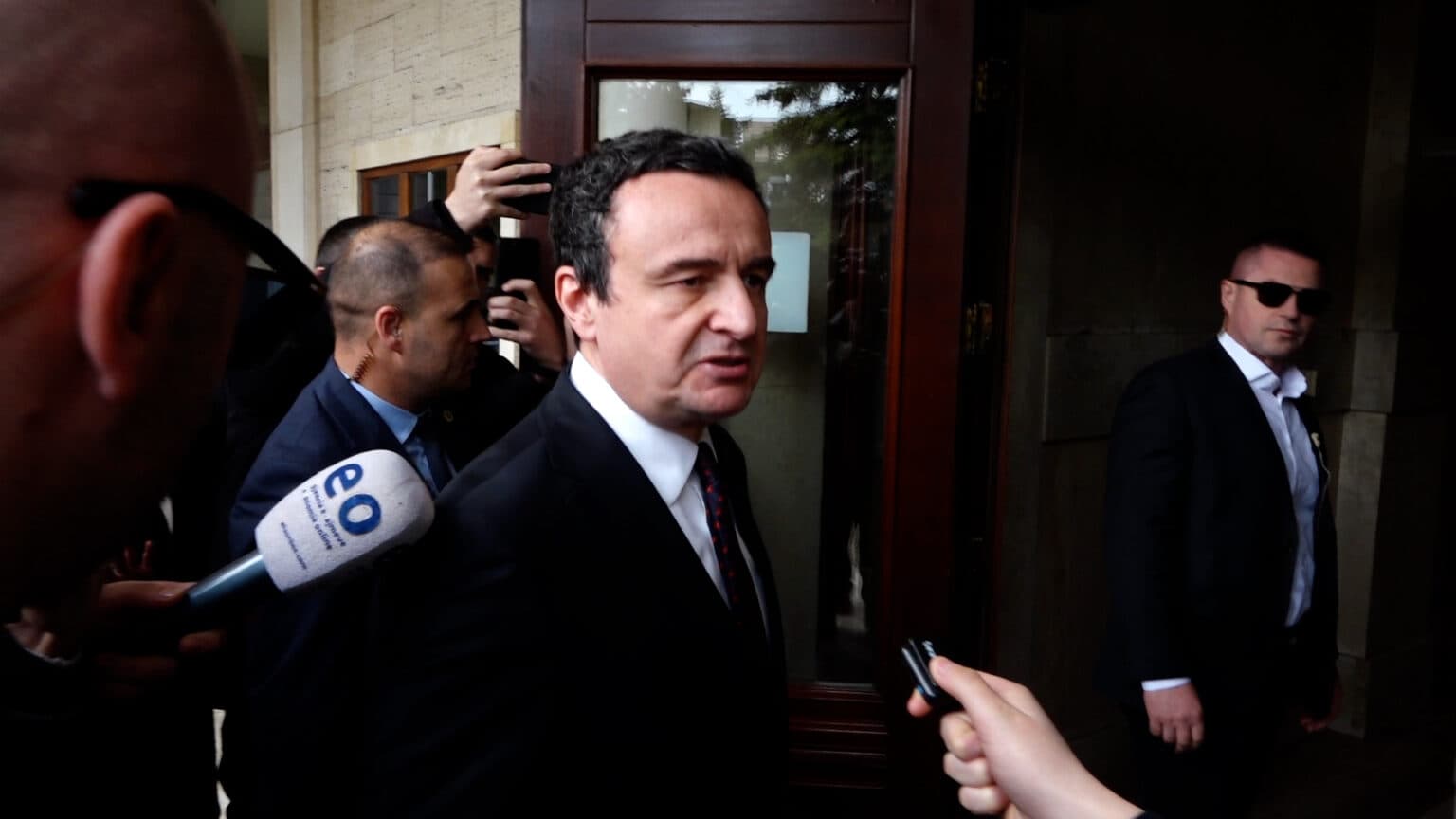 Heqja e fusnotës, Kurti: Pranvera po vjen më herët, fusnota u shkri si fjollë bore