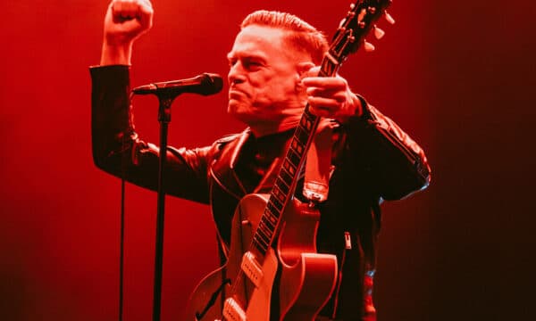 Bryan Adams vjen në Kosovë