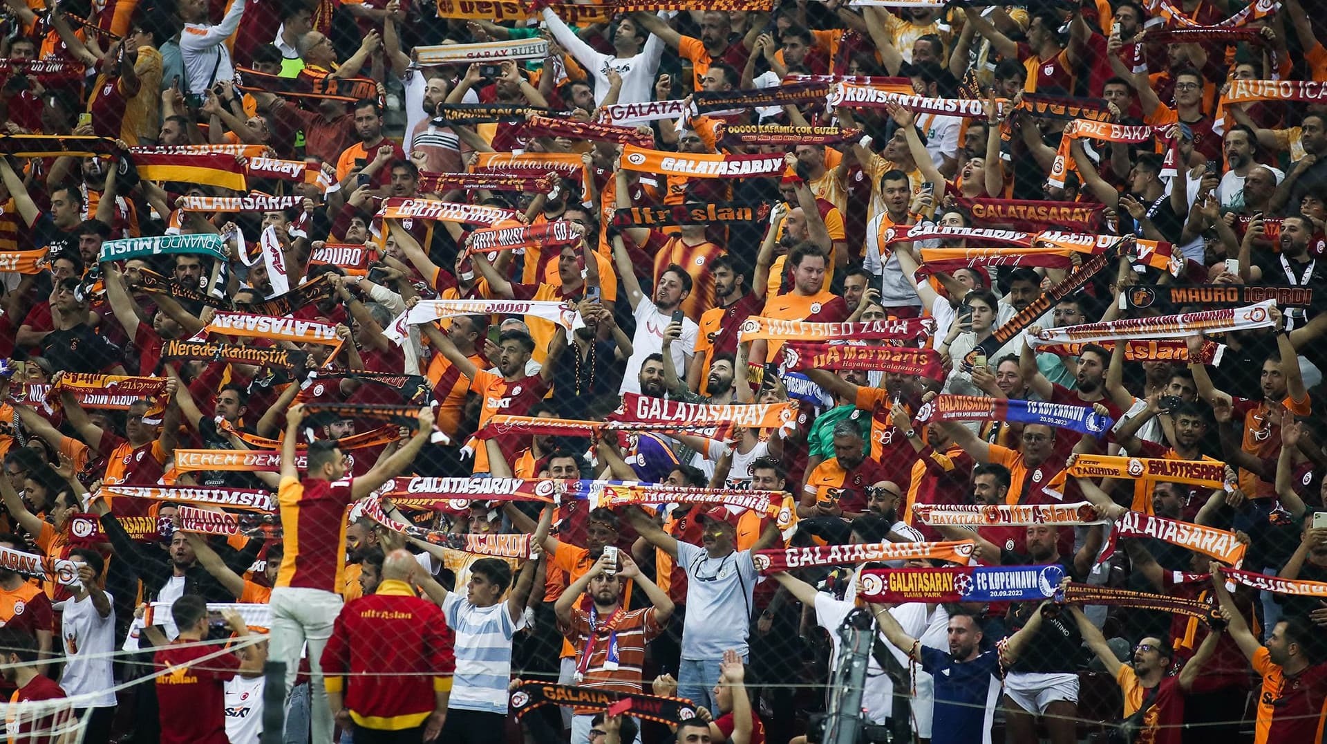 Galatasaray dënohet nga UEFA me 40 mijë euro dhe pa tifozë në ndeshjen e radhës në Ligën e Kampionëve