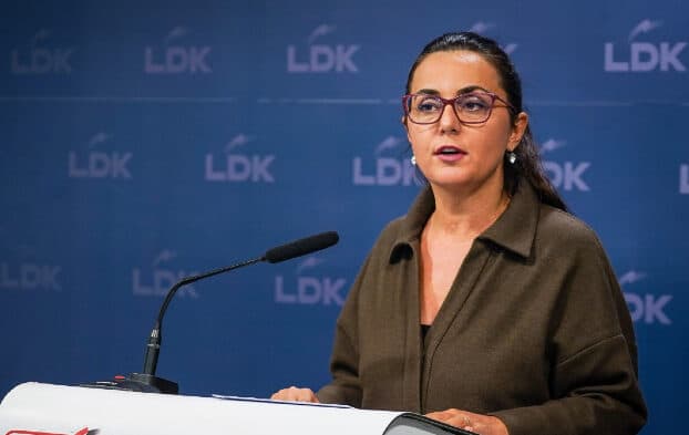 Lushaku-Sadriu: Katër ditë para fillimit të mësimit, 200 mijë nxënës s’e dinë kur do t’i kenë tekstet shkollore