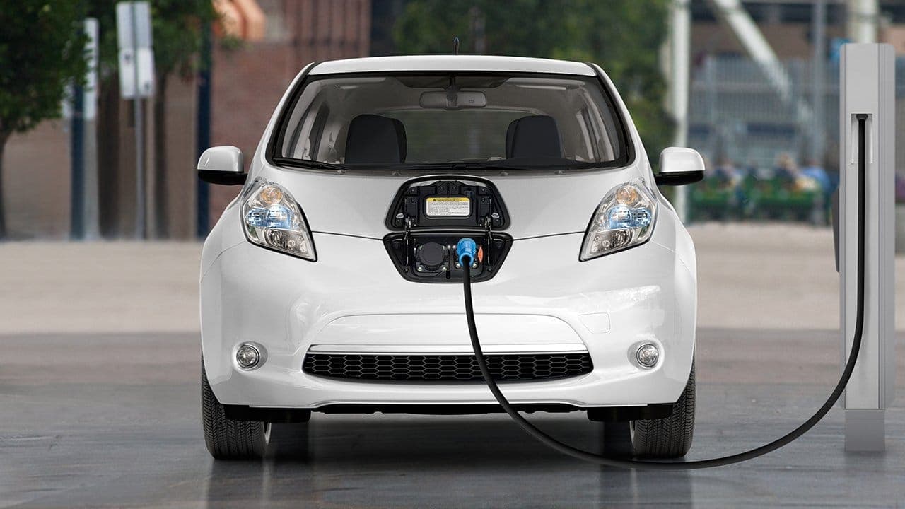 Shitjet globale të automjeteve elektrike ranë me 11%, kurse Evropa u rrit me 21%