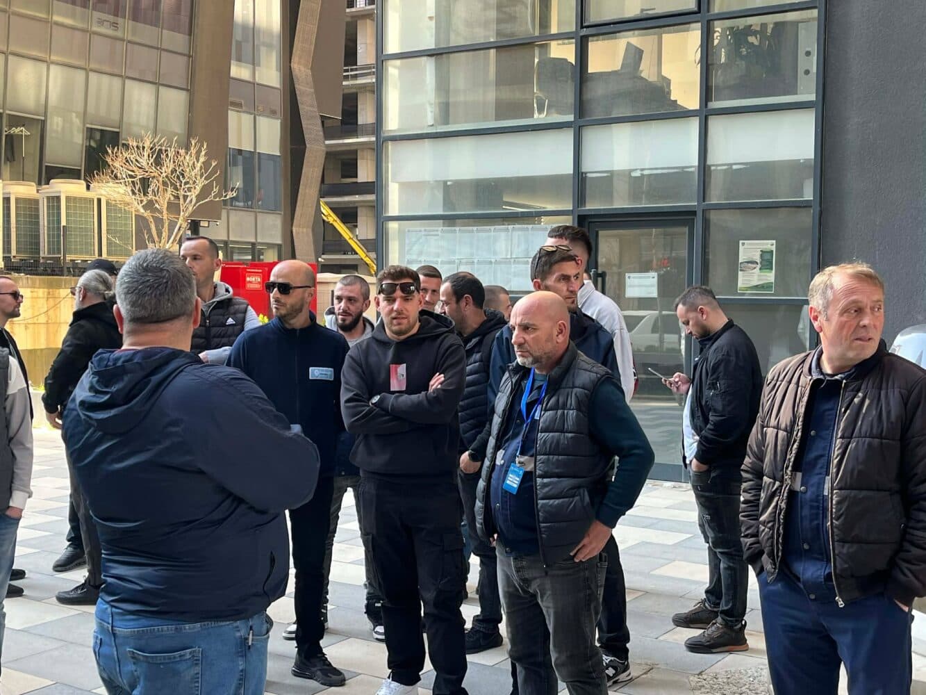 Punëtorët e “Prishtina Parking” paralajmërojnë grevë duke protestuar për kushtet e punës