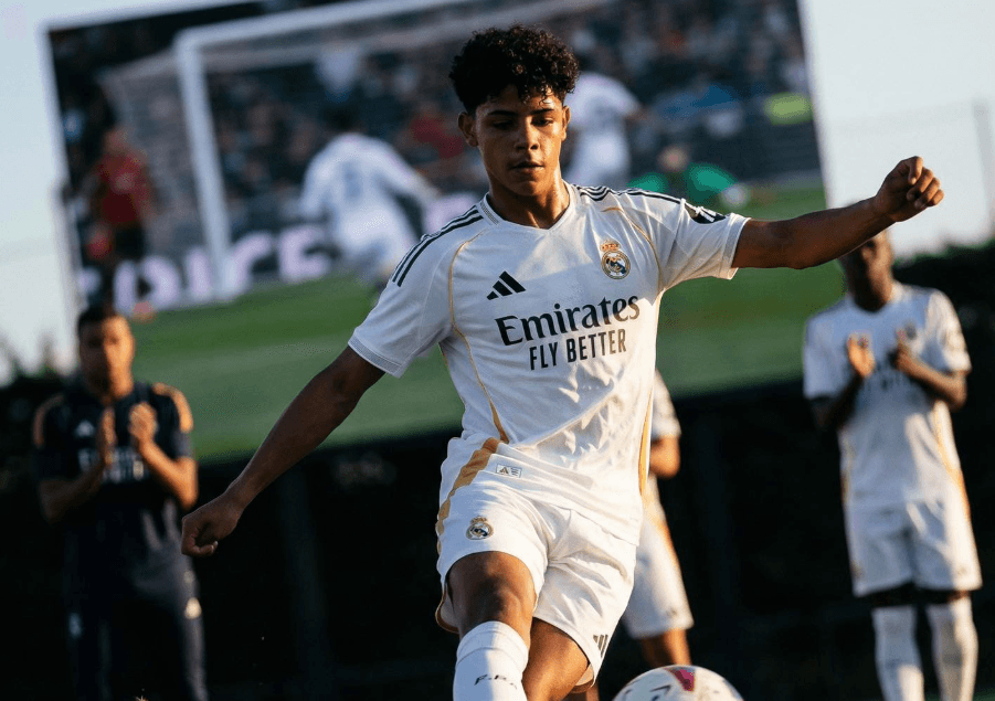 Cristiano Ronaldo Jr shihet duke stërvitur te Real Madrid