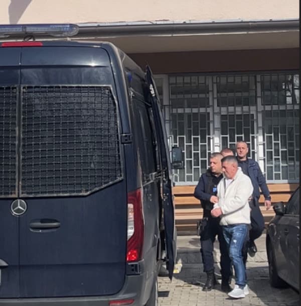 ​I akuzuari për plagosjen e dy personave në Vushtrri deklarohet i pafajshëm në seancën fillestare