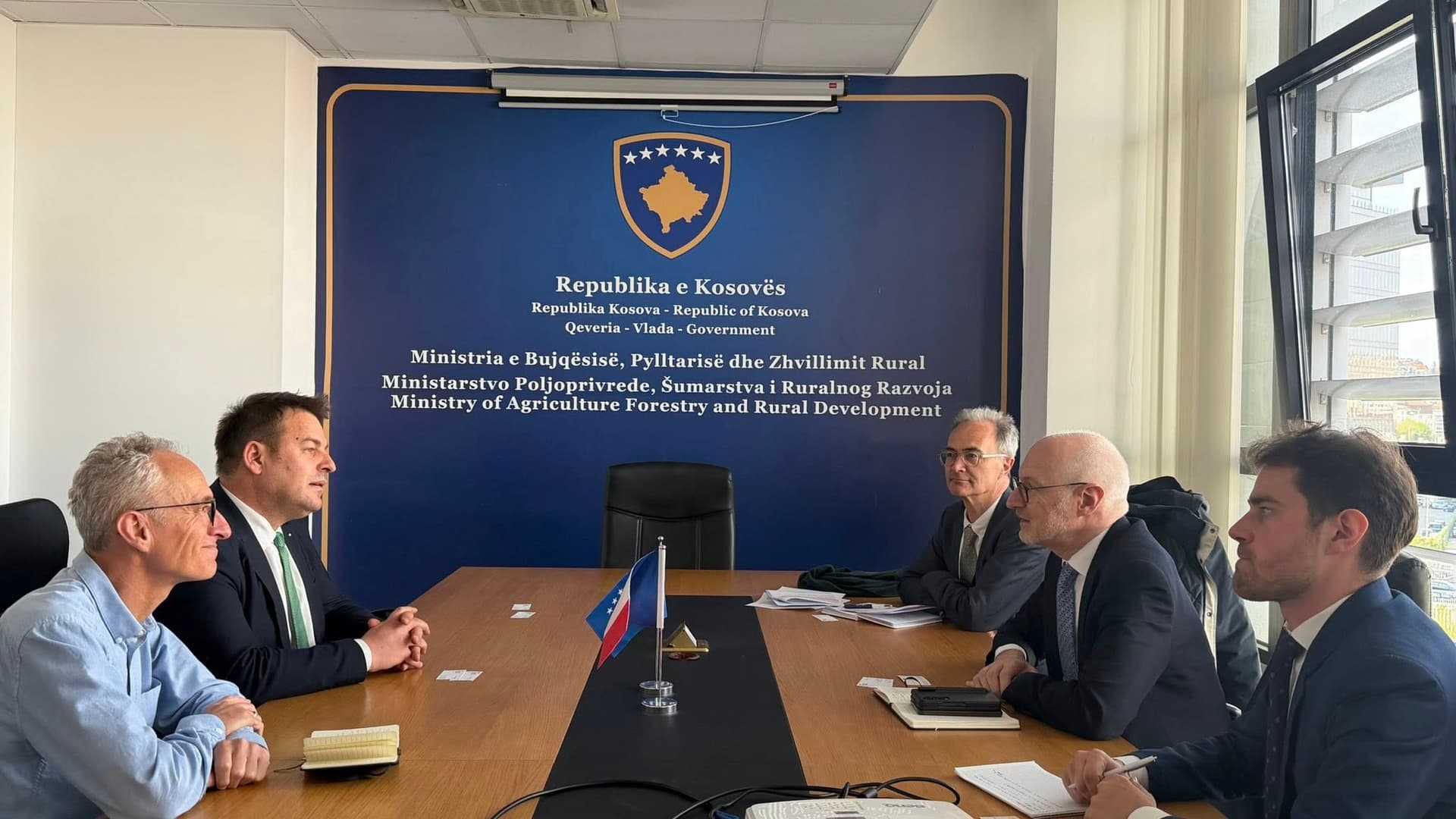 Muja priti në takim Ambasadorin e Francës: Diskutojnë për avancimin e bashkëpunimit në sektorin e bujqësisë