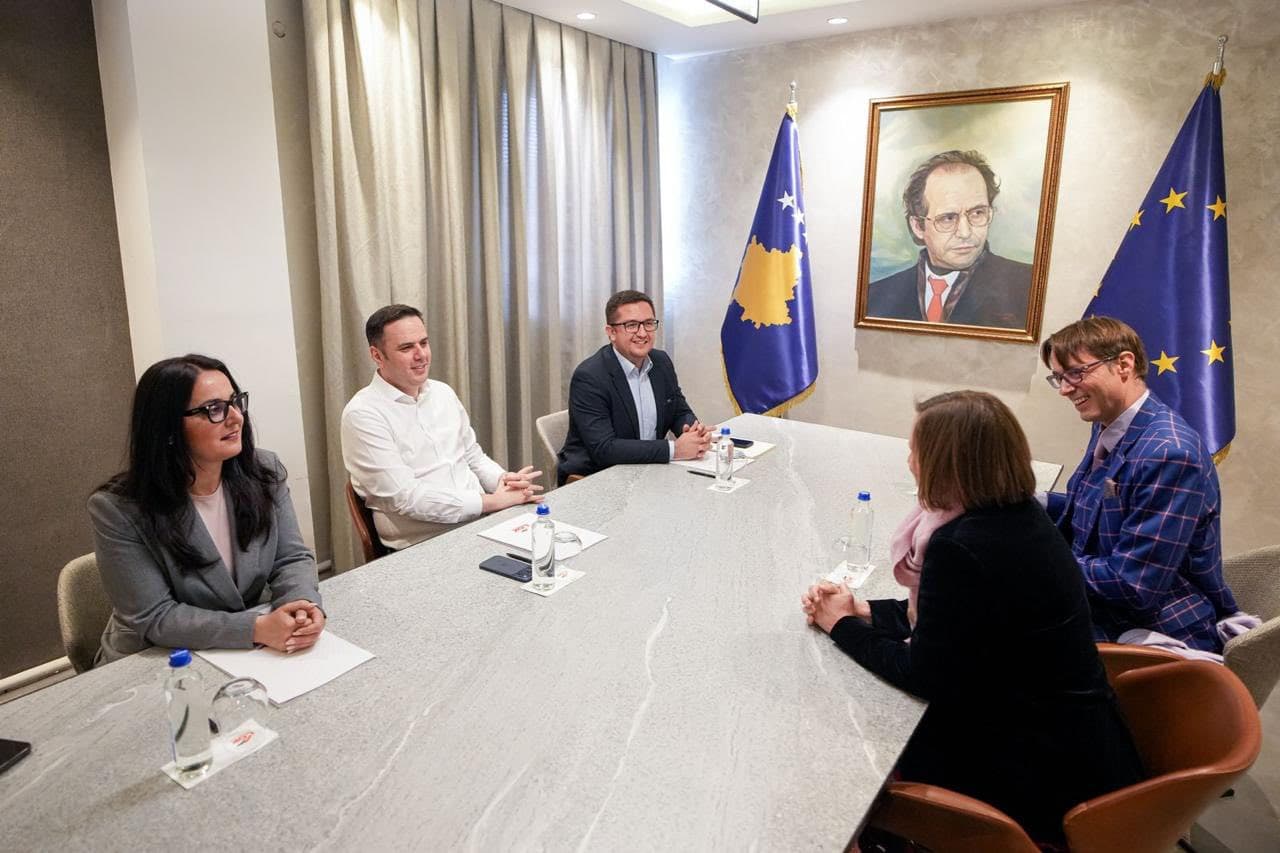 Abdixhiku e informon shefen e BE-së për zhvillimet politike në vend, nënvizon nevojën urgjente për stabilitet institucional