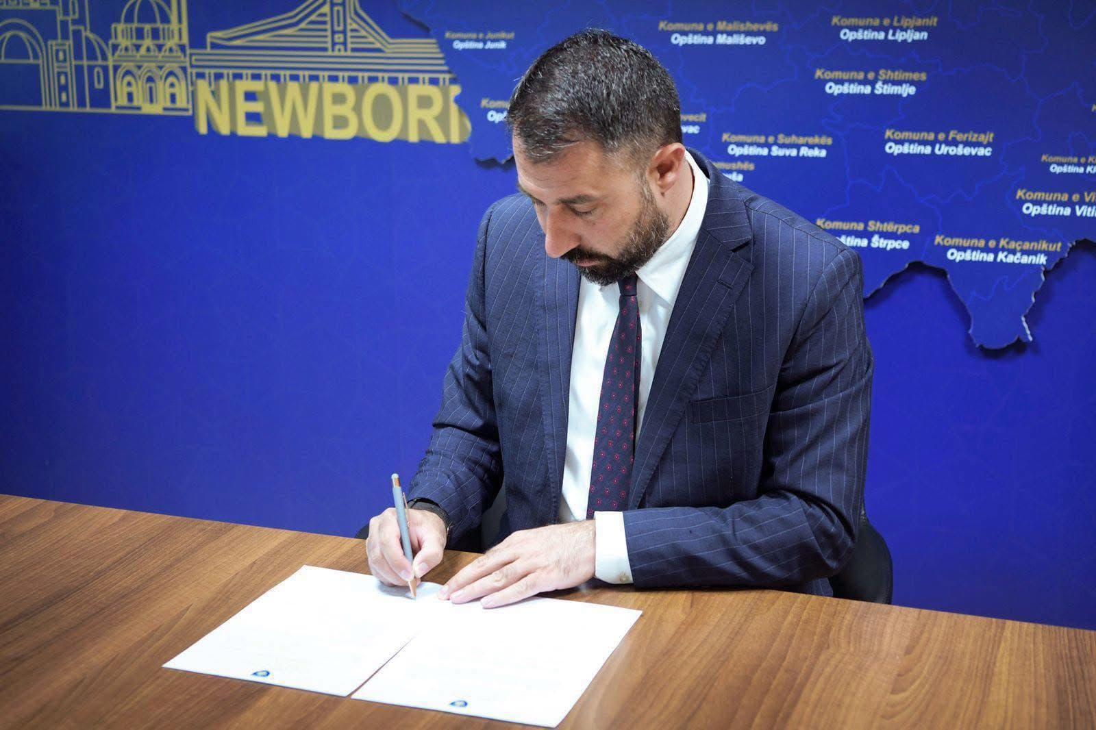 Ministri Krasniqi nënshkruan Udhëzimin për Bordin e Mitrovicës