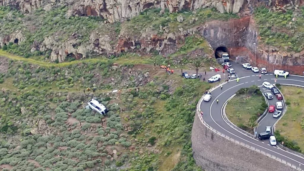 Një britanik 77-vjeçar vdes pasi autobusi me turistë aksidentohet në Ishujt Kanarie