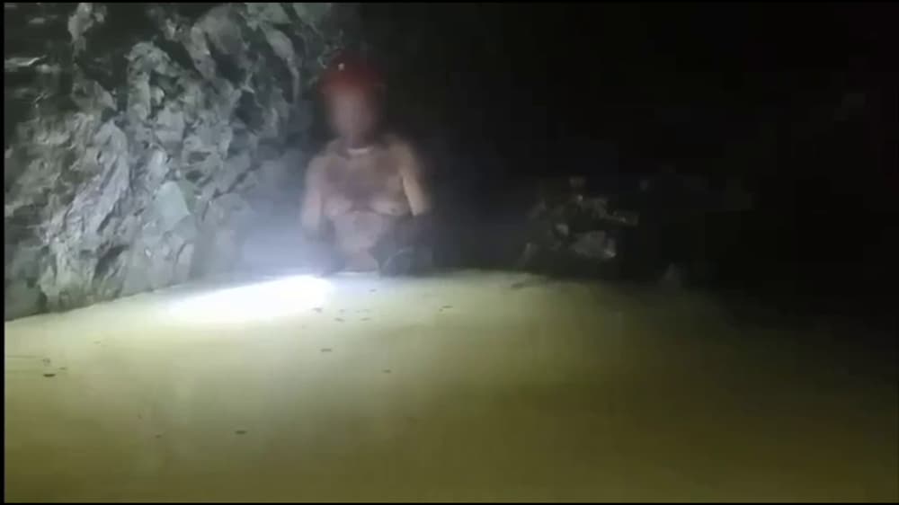 Shpëtohet minatori i bllokuar prej dy javësh në një minierë në Sinaloa