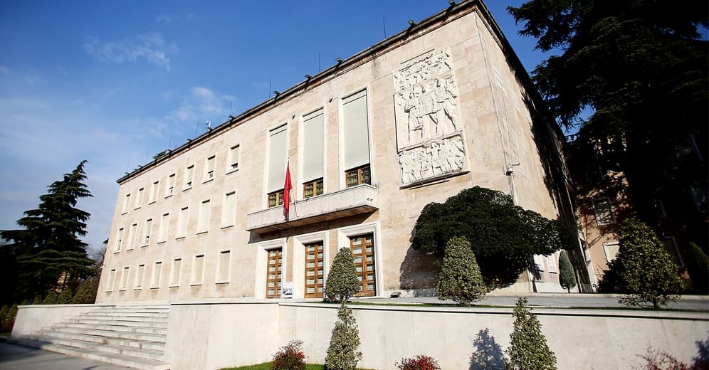 Qeveria shqiptare ul akcizën për naftën dhe benzinën me 20 %