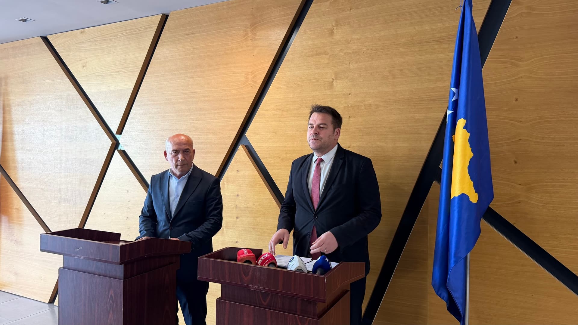 Ministri Armend Muja merr vendim për paketë masash për mbrojtjen e tregut të qumështit dhe prodhimit vendor