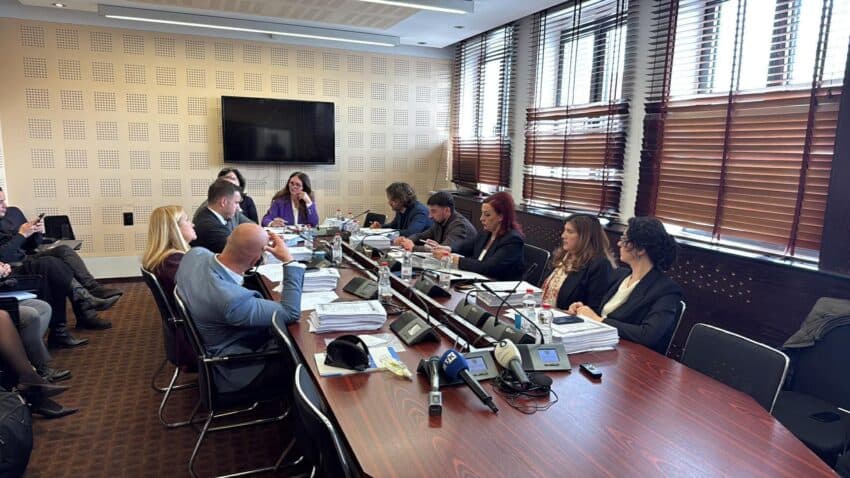 “Kur flas unë, ti ndalesh”, përplasje mes Musliut dhe Kryeziut në Komisionin për Bordin e RTK-së