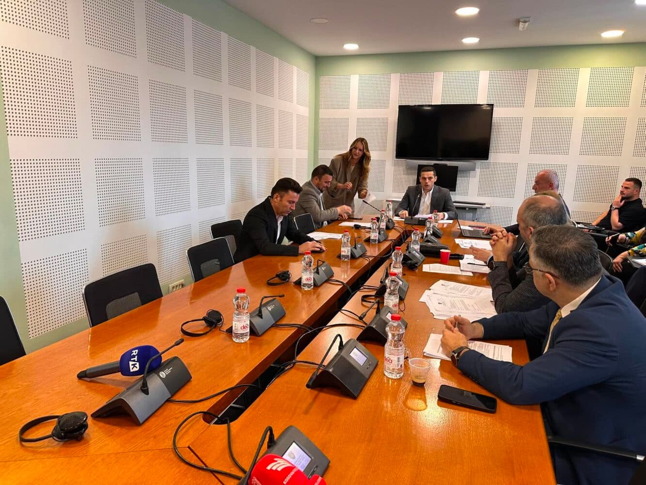 Debat mes pozitës dhe opozitës për shkarkimin e komisionit për provimin e jurisprudencës