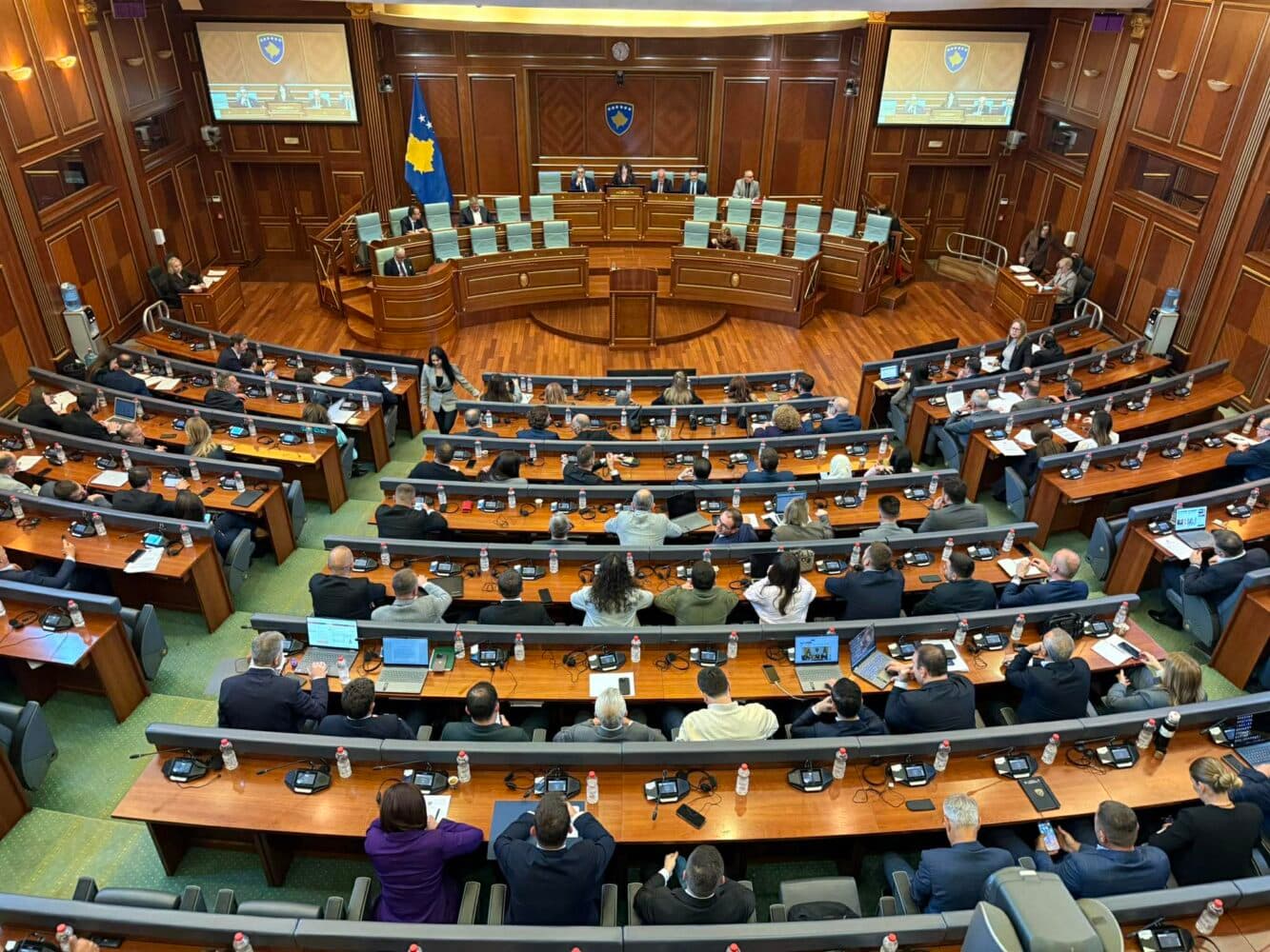 FOL: Ajo që ndodhi mbrëmë në Kuvend përbën rrezik për rendin kushtetues, Republika nuk mbahet vetëm me numra