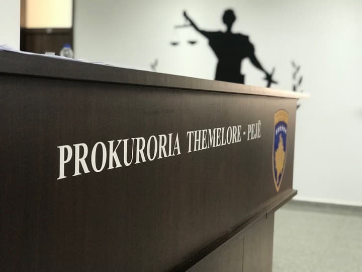 Tentoi t’i vriste katër persona me armë zjarri në Deçan, ngritet aktakuzë ndaj të pandehurit