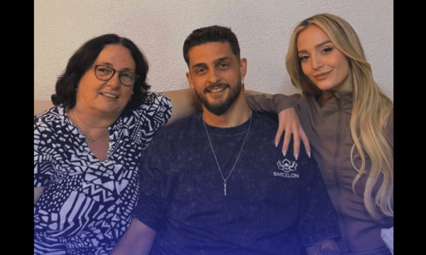Selin Bollati krahas vjehrres në vendlindjen e DJ Gimbos në Istog
