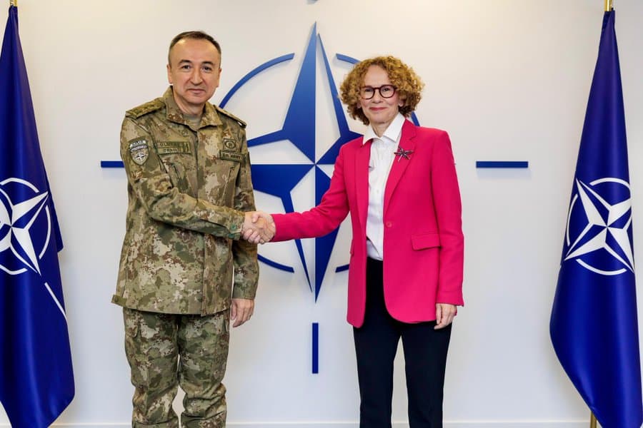 Ulutash pritet në takim nga Shekerinska në Bruksel: NATO është fuqimisht e përkushtuar ndaj stabilitetit në Ballkanin Perëndimor