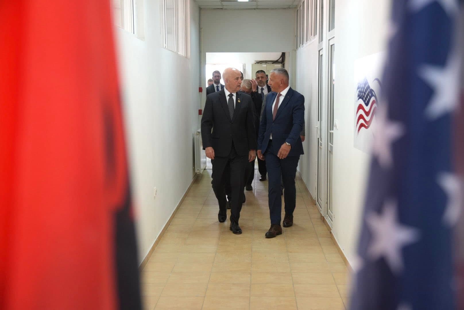 Kamberi takon kongresistët amerikanë, kërkon barazi për shqiptarët në Luginë