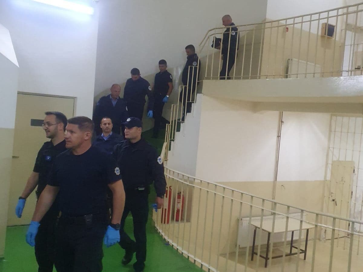 Aksion i madh në Burgun e Dubravës, bastisen të gjitha dhomat e të burgosurve