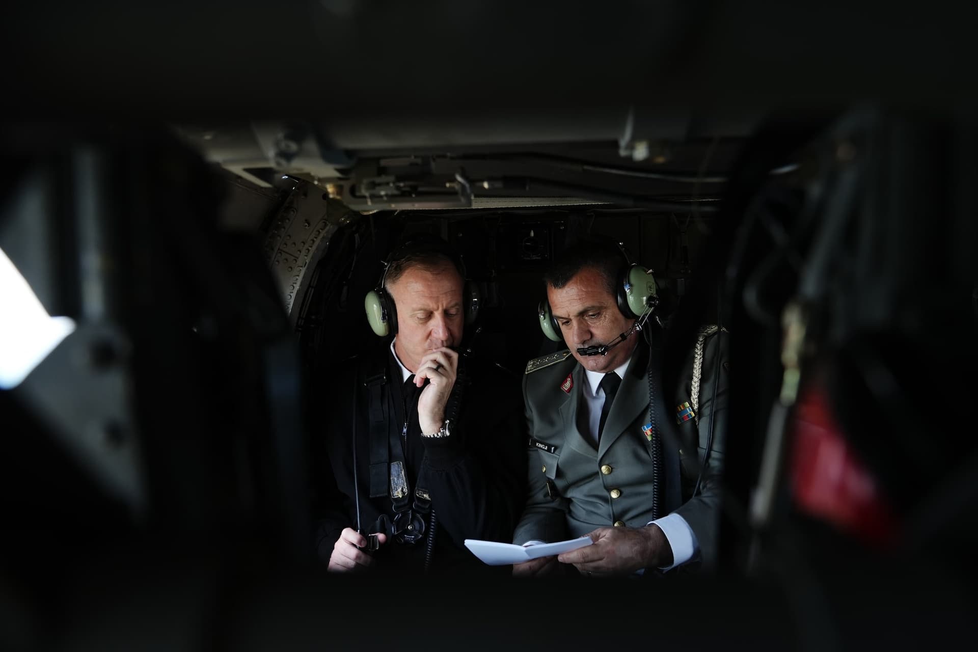 Admirali i NATO-s viziton Shqipërinë dhe Malin e Zi, për të “treguar përkushtimin ndaj aleatëve në rajonin e Ballkanit”