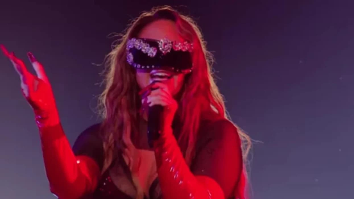 U shfaq me të edhe në Eurovision – Historia prekëse që qëndron pas maskës në fytyrë të Felicias