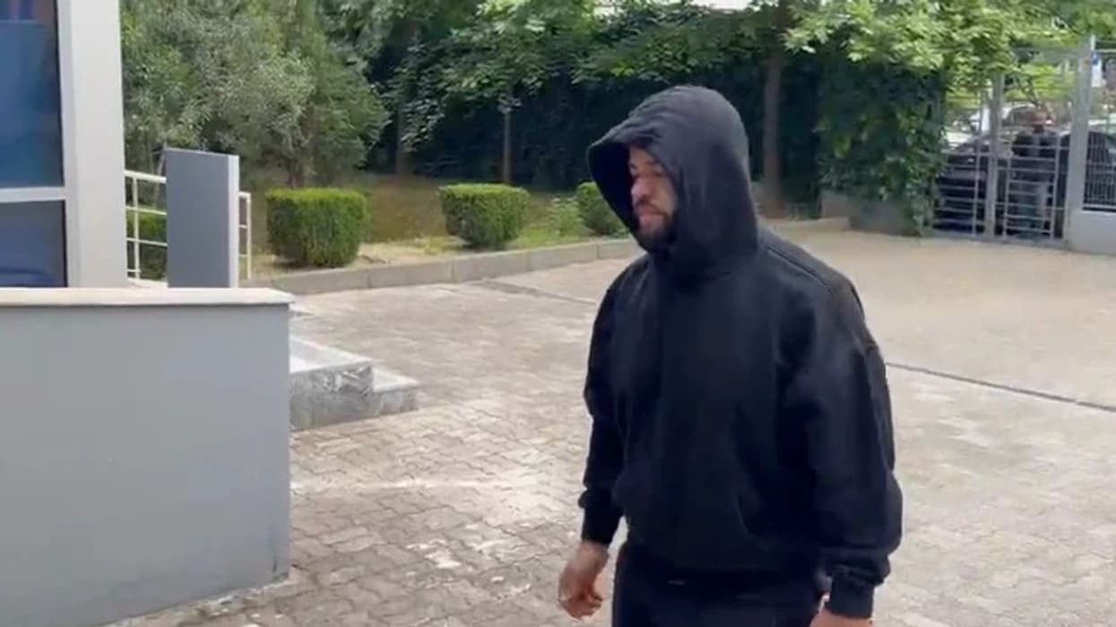Dëshmitar në gjyqin e Laert Haxhiut – Noizy paraqitet në GJKKO