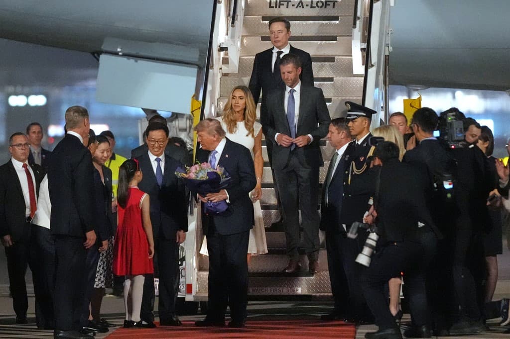 Trump mbërrin në Pekin për takimin me Xi Jinping