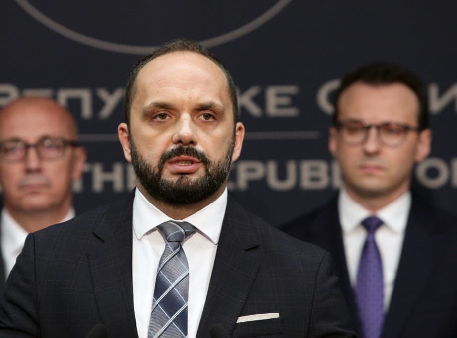 Kryetari i Mitrovicës së Veriut shoqërohet në Polici