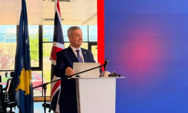 Ambasadori britanik: Tregtia me Kosovën është shumë e ulët, investitorët largohen kur mungon zbatimi i zotimeve