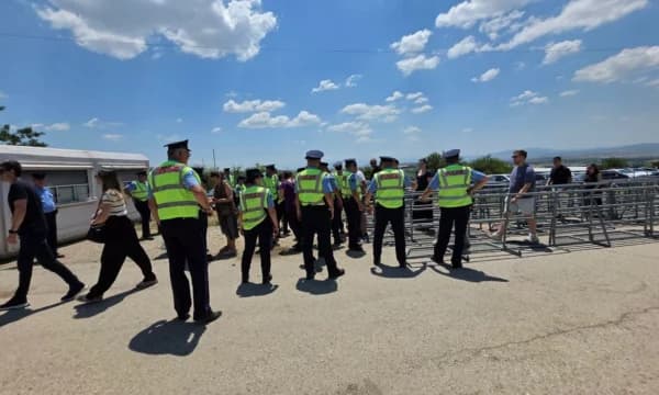 Kënduan këngë nacionaliste, Policia ndalon disa persona pas përfundimit të “Vidovdanit”