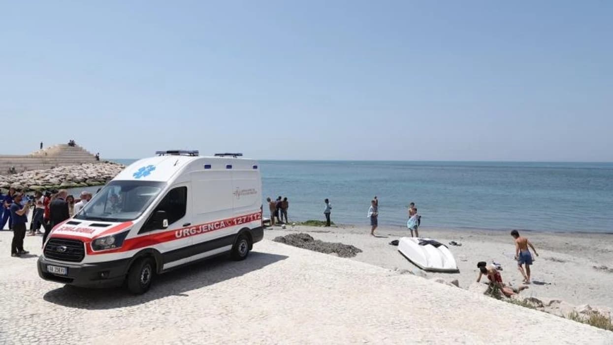Tragjedi në Durrës, 11-vjeçari mbytet në det