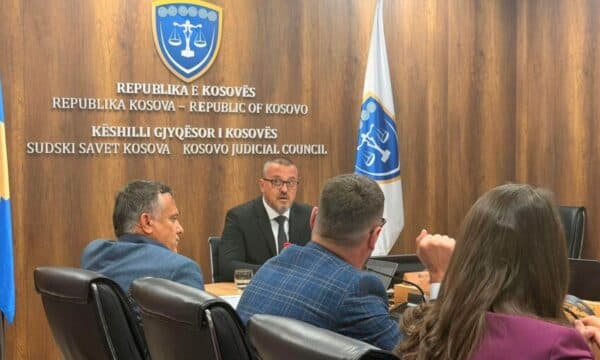 Debati për gjyqtarët serbë, Kryesuesi-anëtarit të KGJK’së: Po kërkon vëmendje pasi këtë çështje e ngriti u.d. presidentja