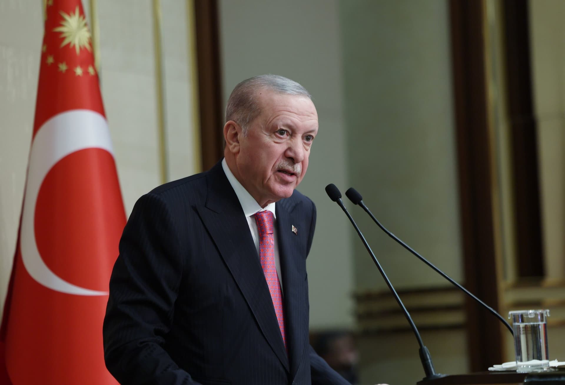 Erdogani u bën thirrje vendeve të NATO-s të heqin kufizimet në industrisë së mbrojtjes