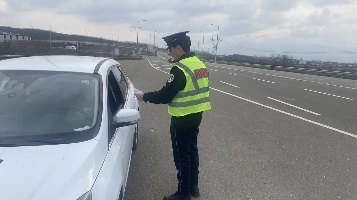 Gjobitet me 400 euro personi që i mundësoi një 12-vjeçari të drejtonte automjetin në Malishevë