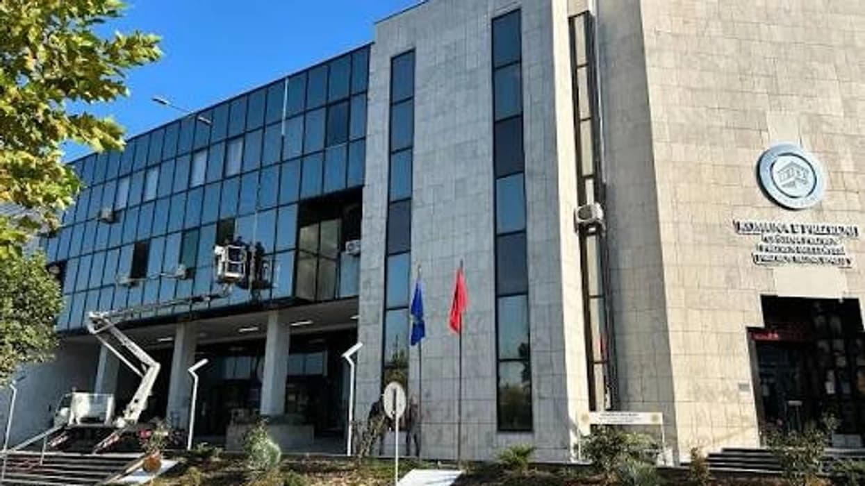 Prizreni hap oborret e pesë shkollave për parkim falas për bashkatdhetarët
